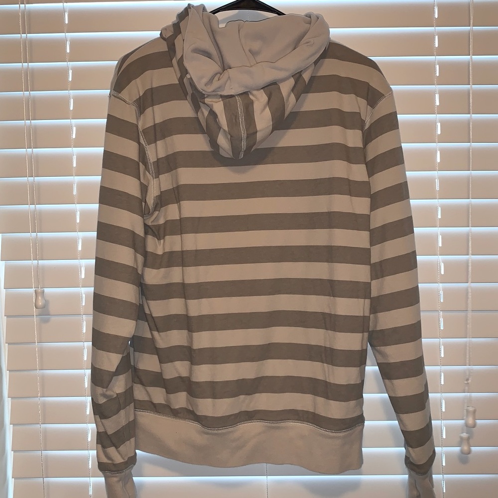 Size Small North Face Hooded Jacket - Picture 6 of 6